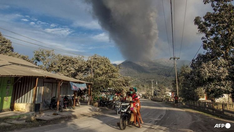 Indonesia volcano eruption